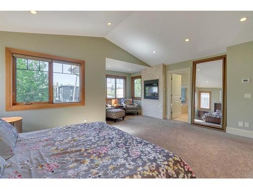 2609 7 Avenue Nw, Calgary, AB - Indoor Photo Showing Bedroom