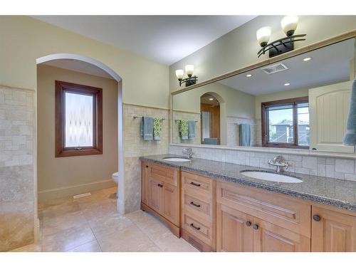 2609 7 Avenue Nw, Calgary, AB - Indoor Photo Showing Bathroom