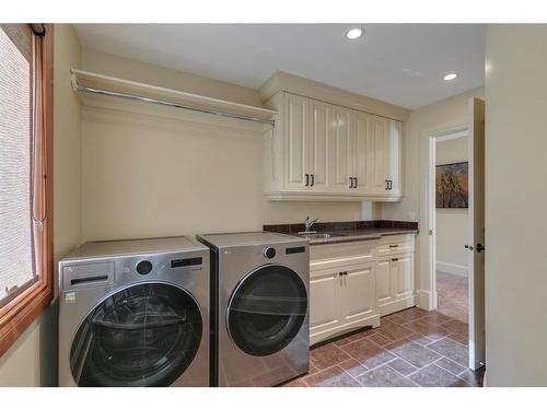 2609 7 Avenue Nw, Calgary, AB - Indoor Photo Showing Laundry Room