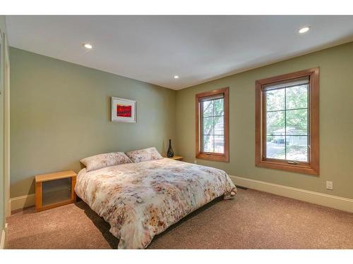 2609 7 Avenue Nw, Calgary, AB - Indoor Photo Showing Bedroom