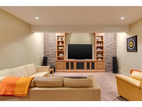 2609 7 Avenue Nw, Calgary, AB - Indoor Photo Showing Living Room