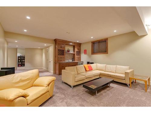 2609 7 Avenue Nw, Calgary, AB - Indoor Photo Showing Living Room