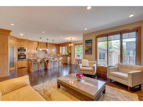 2609 7 Avenue Nw, Calgary, AB - Indoor Photo Showing Living Room