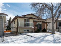 171 Berwick Way NW Calgary, AB T3K 1B8