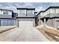 74 Carringsby Way NW Calgary, AB T3P 1T4