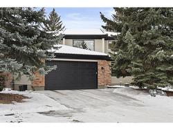 12 Pump Hill Mews SW Calgary, AB T2V 4V5