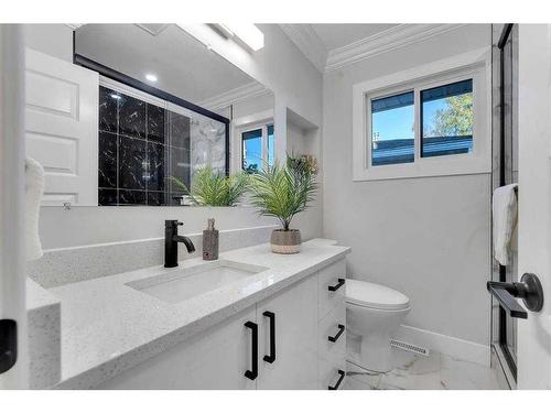 179 Flavelle Road Se, Calgary, AB - Indoor Photo Showing Bathroom