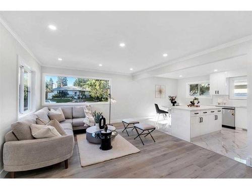 179 Flavelle Road Se, Calgary, AB - Indoor Photo Showing Living Room