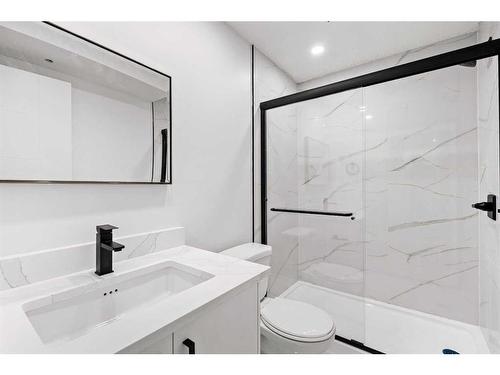 16 Erin Circle Se, Calgary, AB - Indoor Photo Showing Bathroom