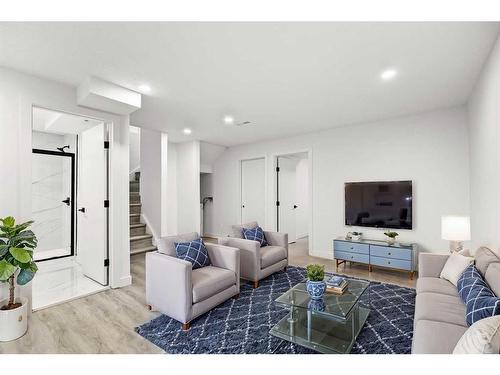 16 Erin Circle Se, Calgary, AB - Indoor Photo Showing Living Room