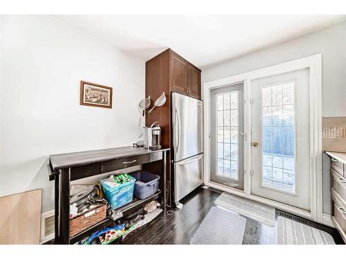 2310 14A Street Sw, Calgary, AB - Indoor Photo Showing Kitchen