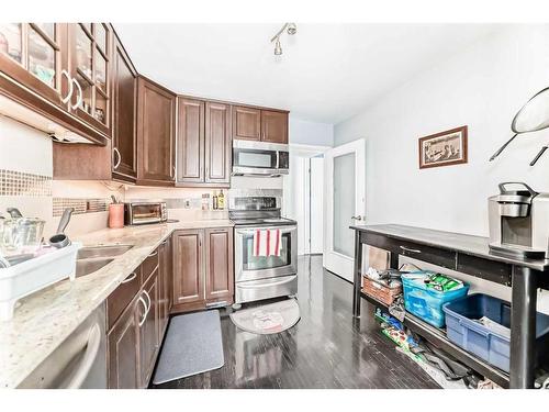 2310 14A Street Sw, Calgary, AB - Indoor Photo Showing Kitchen