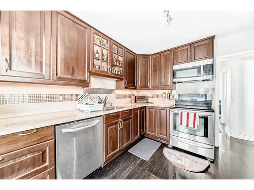 2310 14A Street Sw, Calgary, AB - Indoor Photo Showing Kitchen With Double Sink