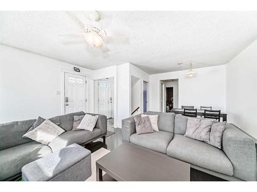 2310 14A Street Sw, Calgary, AB - Indoor Photo Showing Living Room