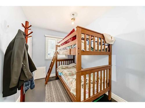 2310 14A Street Sw, Calgary, AB - Indoor Photo Showing Bedroom