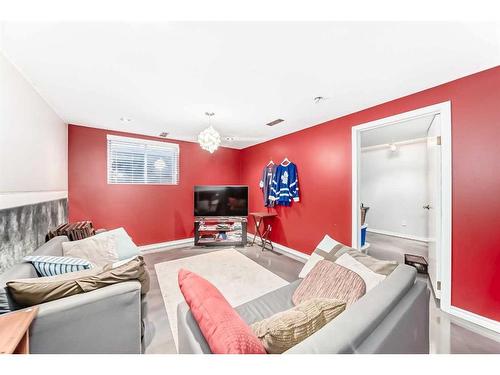 2310 14A Street Sw, Calgary, AB - Indoor Photo Showing Living Room