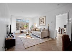 215-15 Aspenmont Heights SW Calgary, AB T3H 0E3