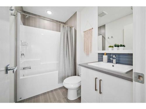 400 Walden Parade Se, Calgary, AB - Indoor Photo Showing Bathroom