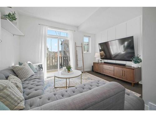 400 Walden Parade Se, Calgary, AB - Indoor Photo Showing Living Room