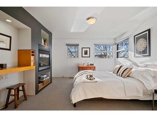 2203 32 Avenue Sw, Calgary, AB - Indoor Photo Showing Bedroom