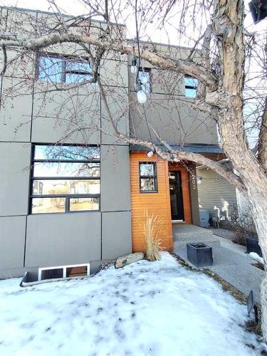 2203 32 Avenue Sw, Calgary, AB - Indoor Photo Showing Kitchen With Upgraded Kitchen