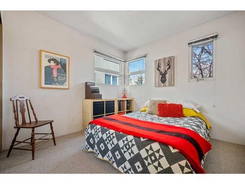 2203 32 Avenue Sw, Calgary, AB - Indoor Photo Showing Bedroom