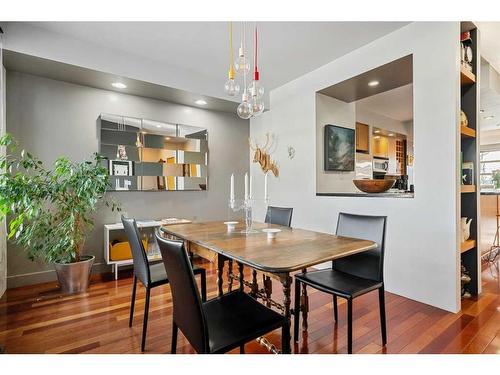 2203 32 Avenue Sw, Calgary, AB - Indoor Photo Showing Kitchen With Stainless Steel Kitchen