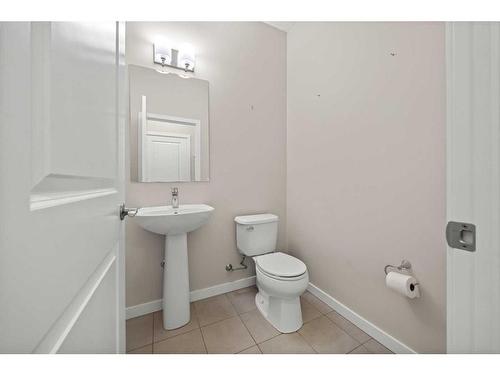 116 New Brighton Grove Se, Calgary, AB - Indoor Photo Showing Bathroom