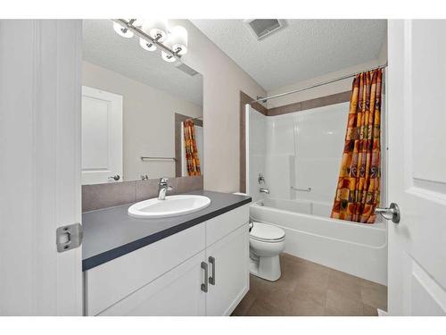 116 New Brighton Grove Se, Calgary, AB - Indoor Photo Showing Bathroom