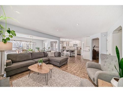 95 Tuscany Hills Park Nw, Calgary, AB - Indoor Photo Showing Living Room