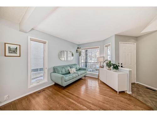 95 Tuscany Hills Park Nw, Calgary, AB - Indoor Photo Showing Living Room