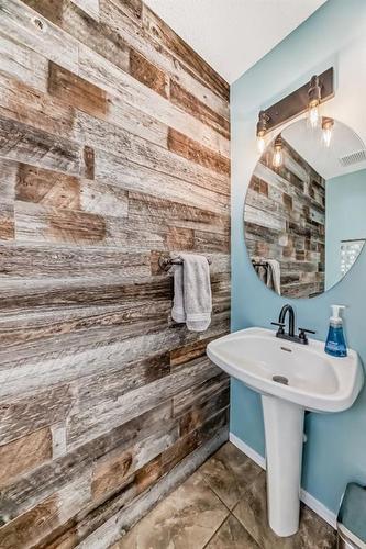 95 Tuscany Hills Park Nw, Calgary, AB - Indoor Photo Showing Bathroom