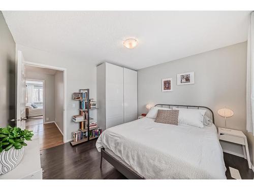 95 Tuscany Hills Park Nw, Calgary, AB - Indoor Photo Showing Bedroom