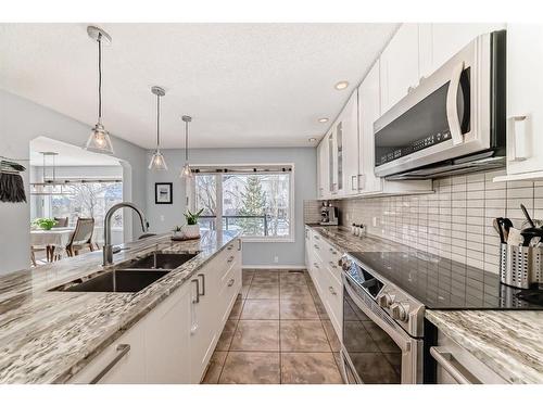 95 Tuscany Hills Park Nw, Calgary, AB - Indoor Photo Showing Kitchen With Double Sink With Upgraded Kitchen