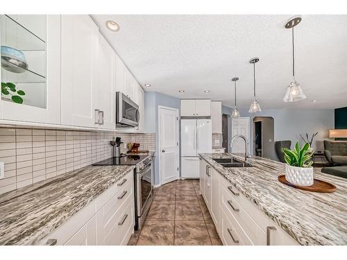 95 Tuscany Hills Park Nw, Calgary, AB - Indoor Photo Showing Kitchen With Double Sink With Upgraded Kitchen