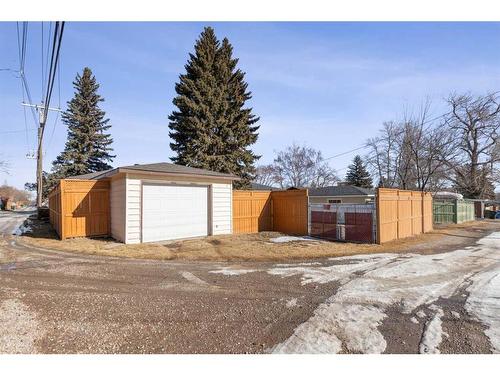 13 Manor Road Sw, Calgary, AB - Outdoor