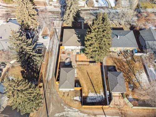 13 Manor Road Sw, Calgary, AB - Outdoor