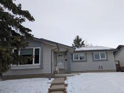 520 Woodhill Place SW Calgary, AB T2W 3L5