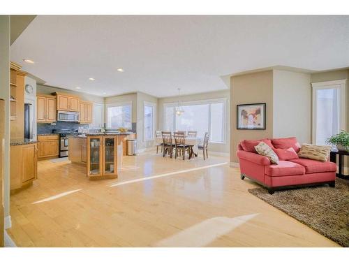 39 Weston Rise Sw, Calgary, AB - Indoor Photo Showing Living Room