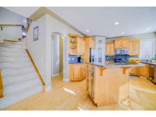 39 Weston Rise Sw, Calgary, AB - Indoor Photo Showing Kitchen