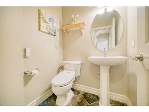 39 Weston Rise Sw, Calgary, AB - Indoor Photo Showing Bathroom