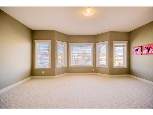 39 Weston Rise Sw, Calgary, AB - Indoor Photo Showing Other Room