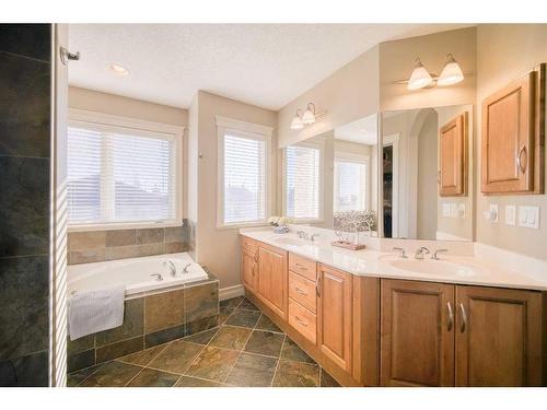 39 Weston Rise Sw, Calgary, AB - Indoor Photo Showing Bathroom