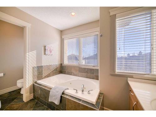 39 Weston Rise Sw, Calgary, AB - Indoor Photo Showing Bathroom