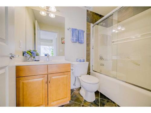 39 Weston Rise Sw, Calgary, AB - Indoor Photo Showing Bathroom