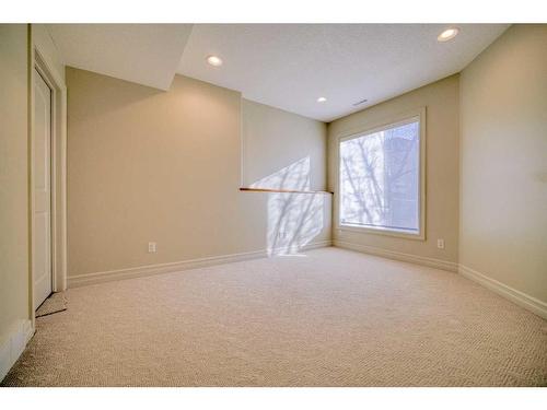 39 Weston Rise Sw, Calgary, AB - Indoor Photo Showing Other Room