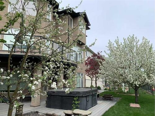 39 Weston Rise Sw, Calgary, AB - Outdoor