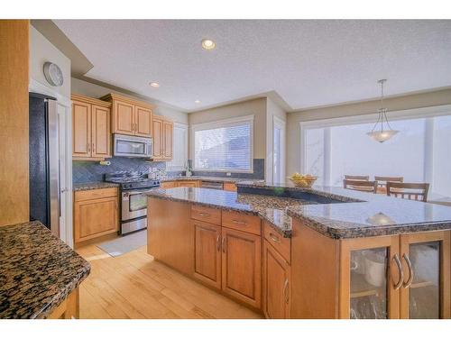 39 Weston Rise Sw, Calgary, AB - Indoor Photo Showing Kitchen