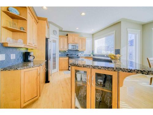 39 Weston Rise Sw, Calgary, AB - Indoor Photo Showing Kitchen