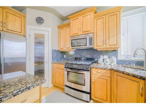 39 Weston Rise Sw, Calgary, AB - Indoor Photo Showing Kitchen